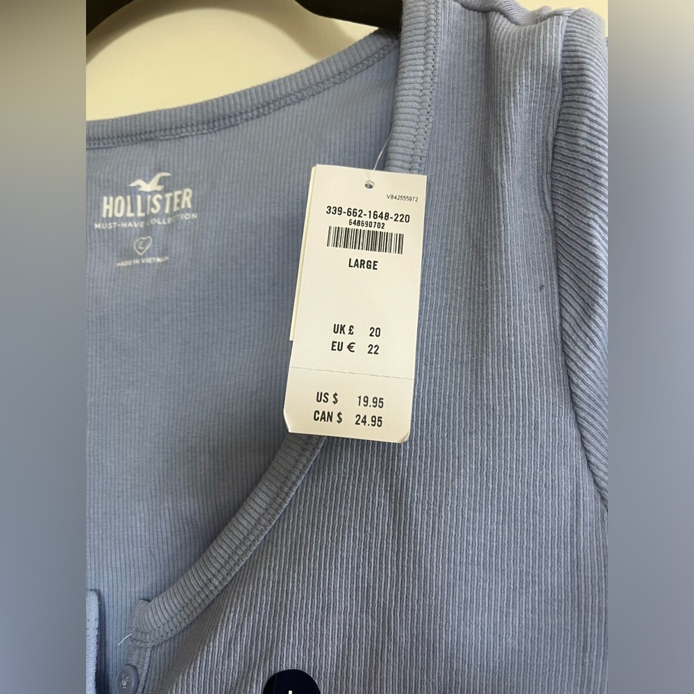 Hollister Ribbed top. - Picture 2 of 9